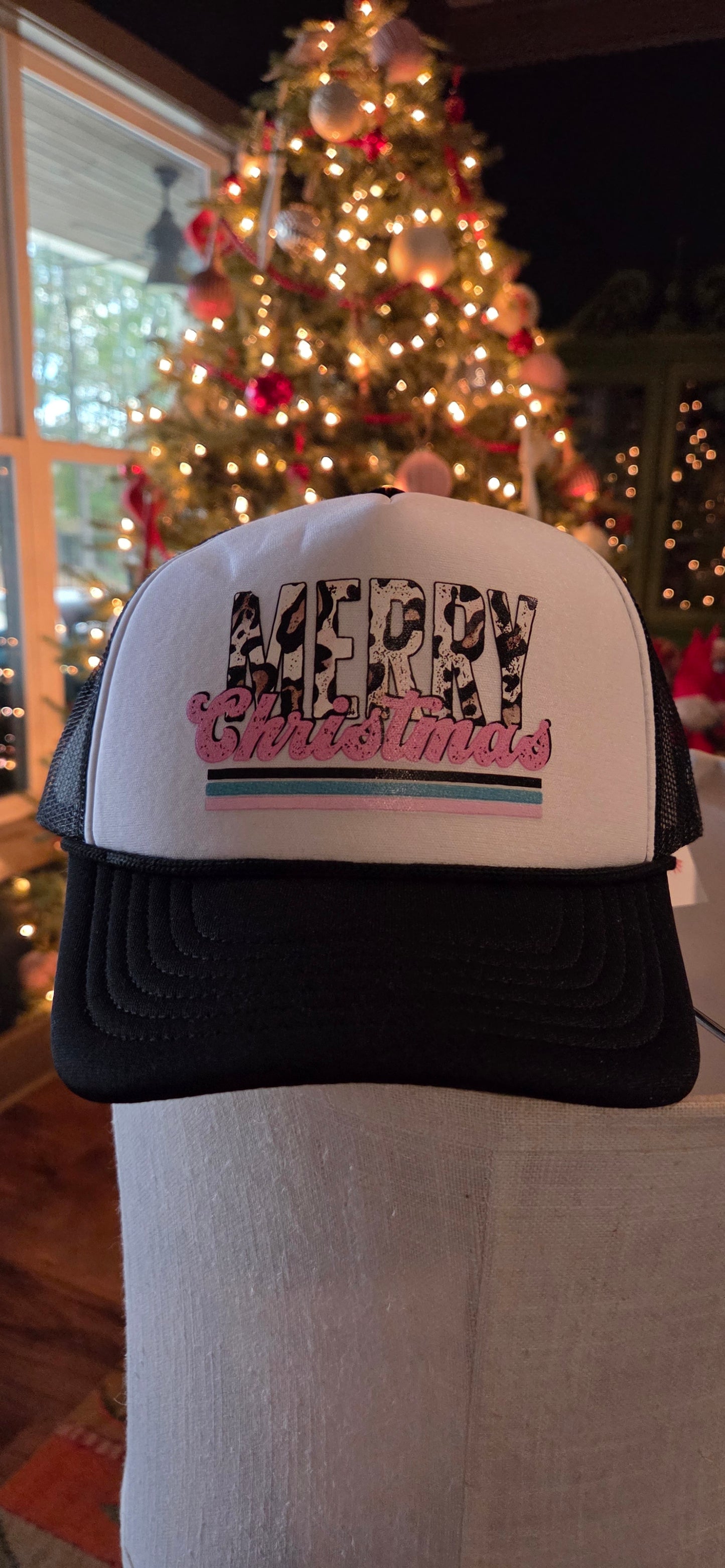 "MERRY CHRISTMAS"  hat